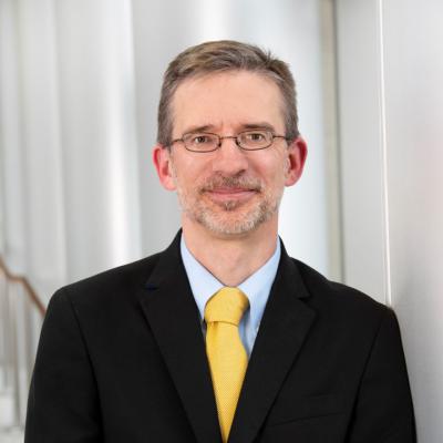 Dr. Adrian Lee headshot