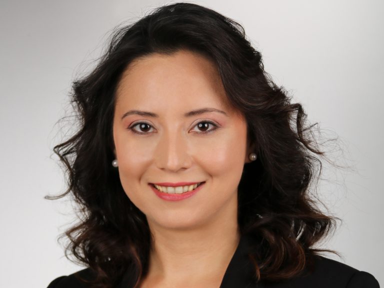 Filiz Yesilikoy headshot